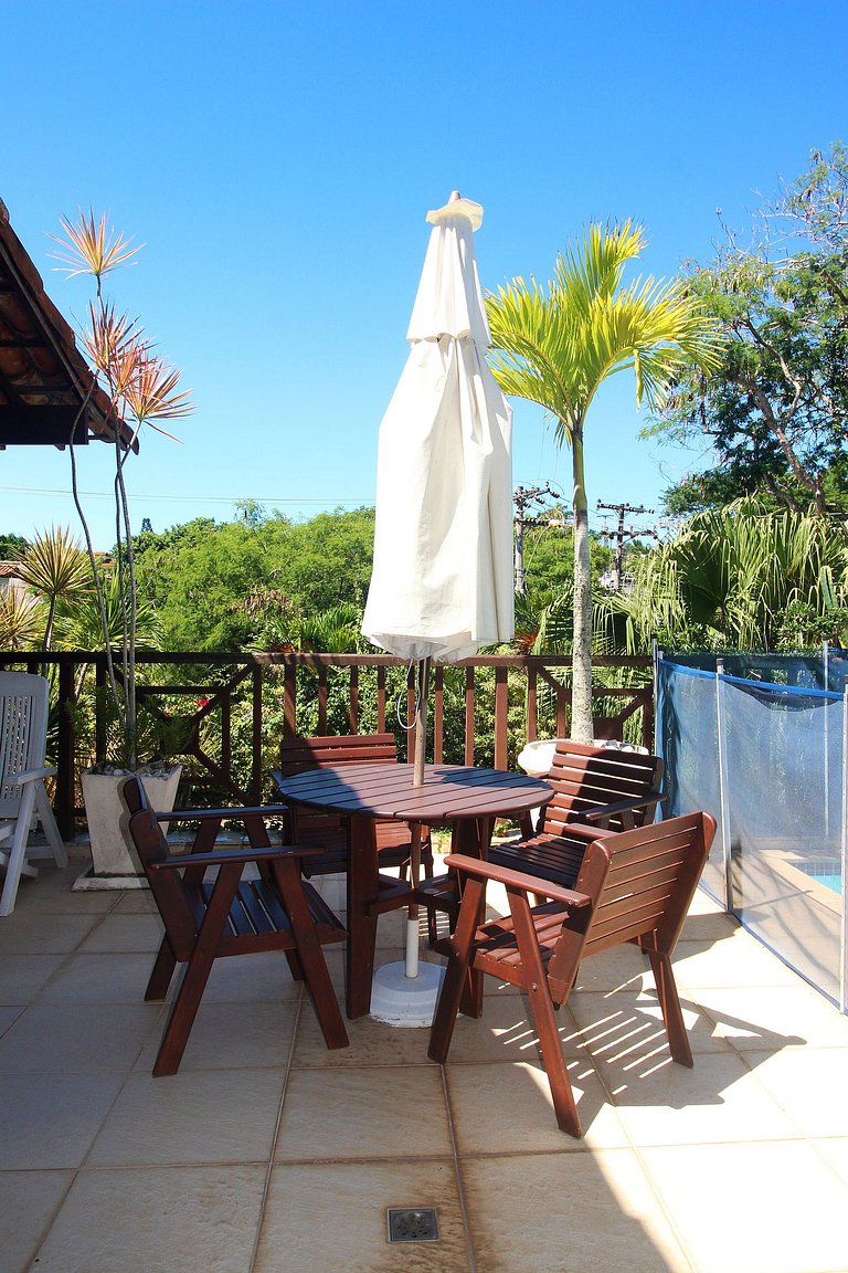 GB04 - Casa agradável em condomínio com piscina