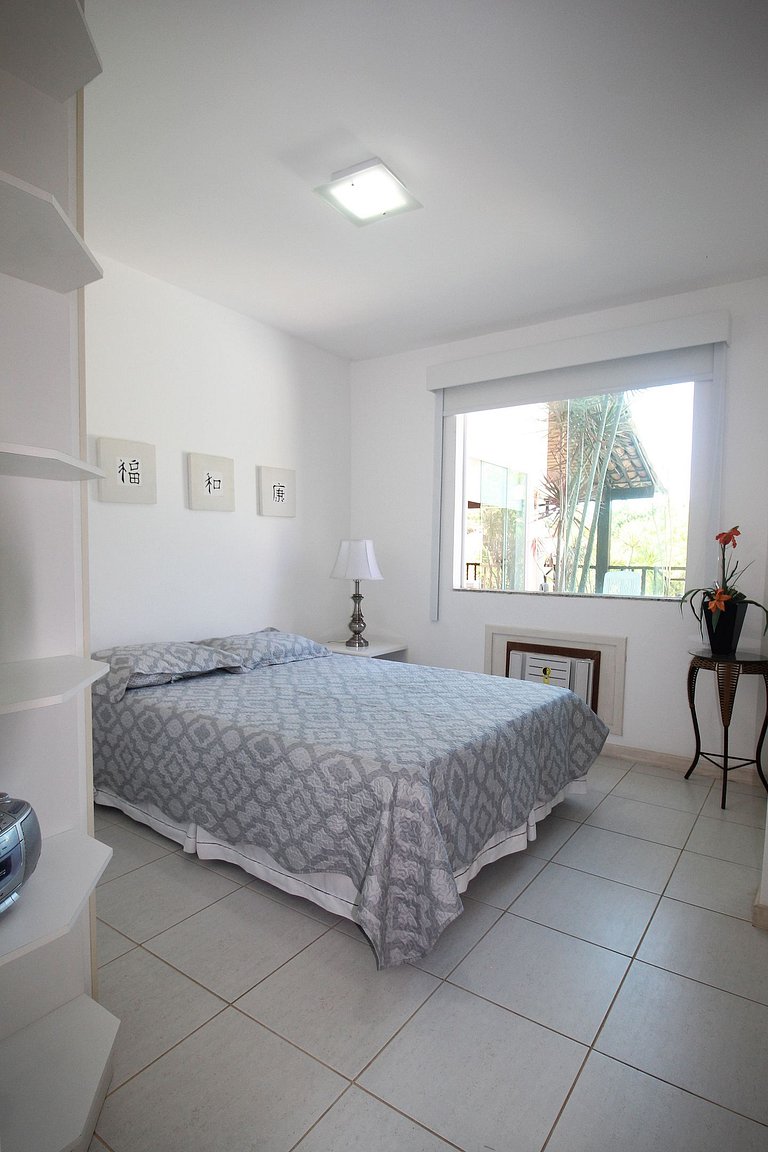 GB04 - Casa agradável em condomínio com piscina