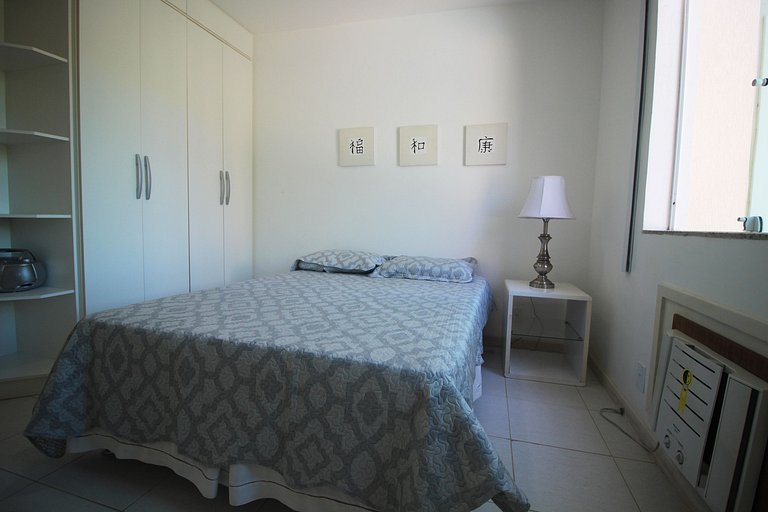 GB04 - Casa agradável em condomínio com piscina