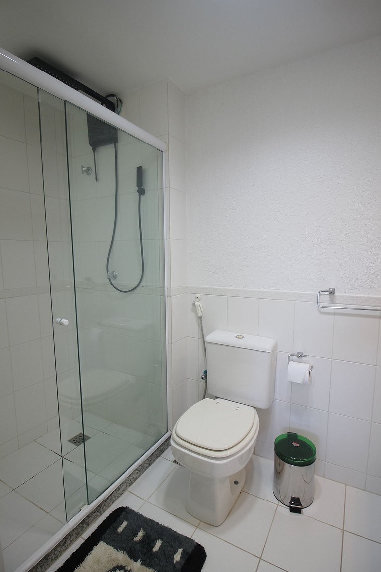 GB04 - Casa agradável em condomínio com piscina