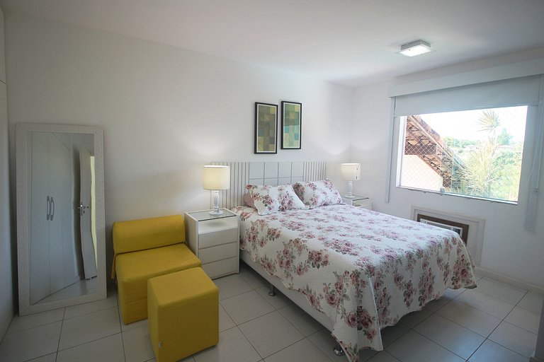 GB04 - Casa agradável em condomínio com piscina