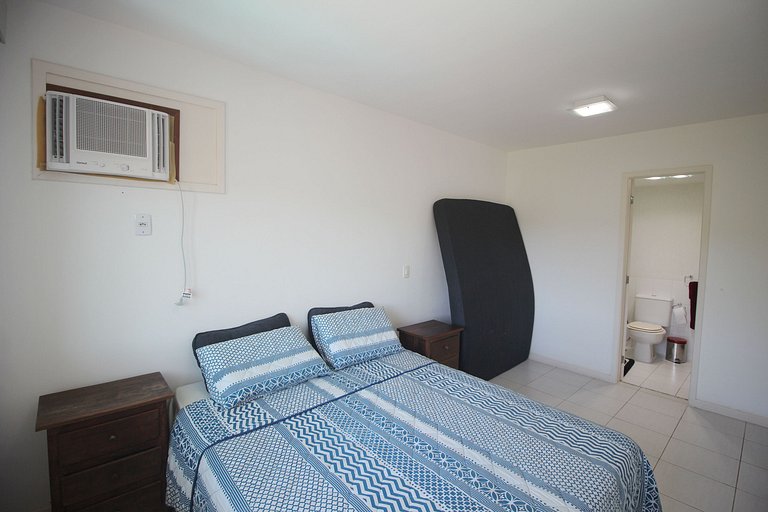 GB04 - Casa agradável em condomínio com piscina