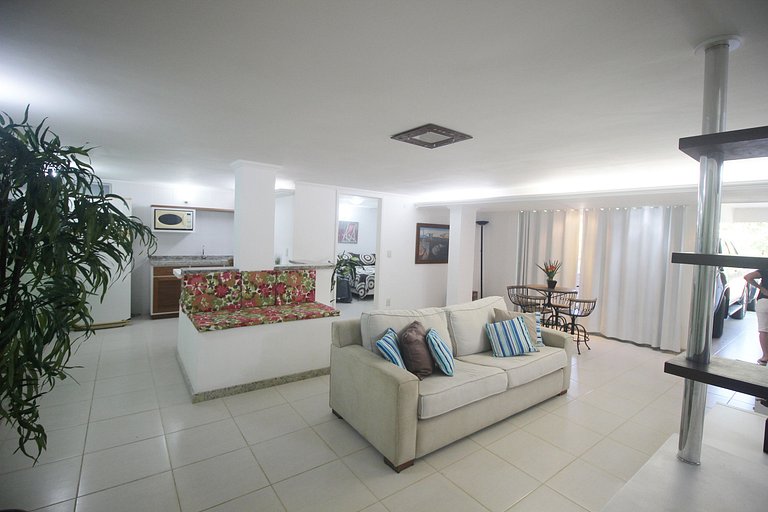 GB04 - Casa agradável em condomínio com piscina