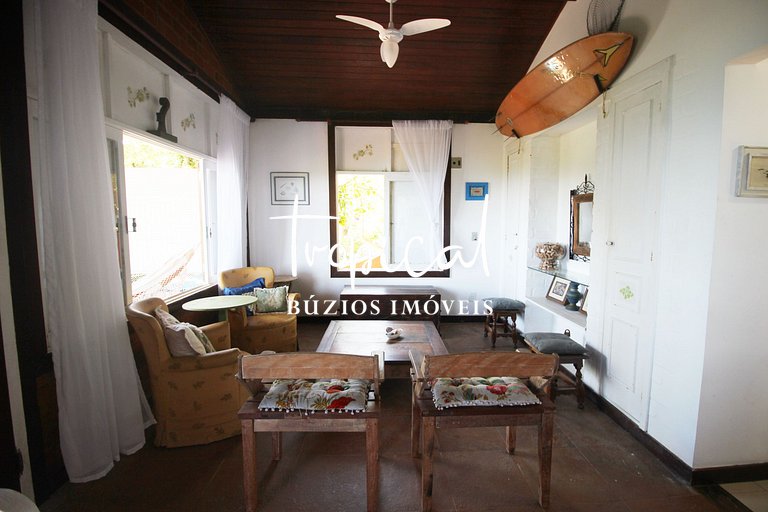 GB18 - Casa com vista e acesso privativo à praia da Ferradur