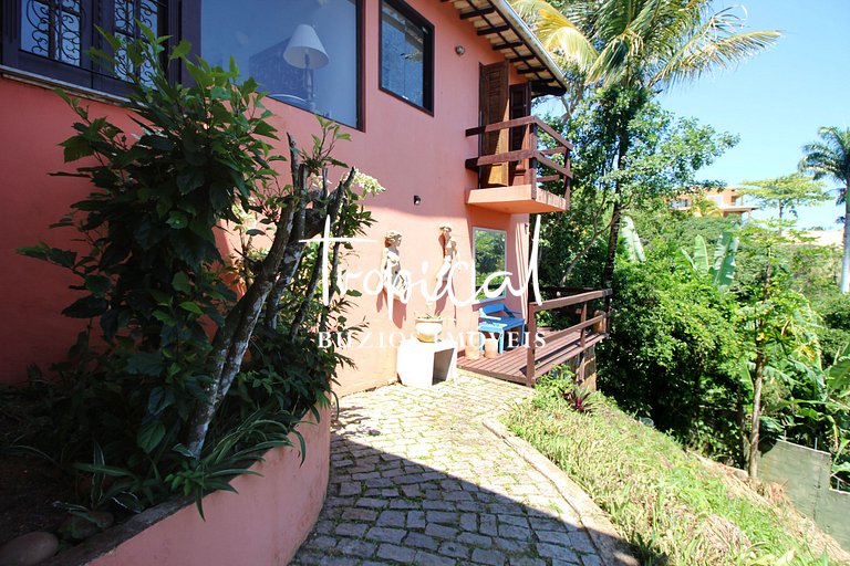 GB18 - Casa com vista e acesso privativo à praia da Ferradur