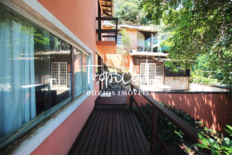 GB18 - Casa com vista e acesso privativo à praia da Ferradur