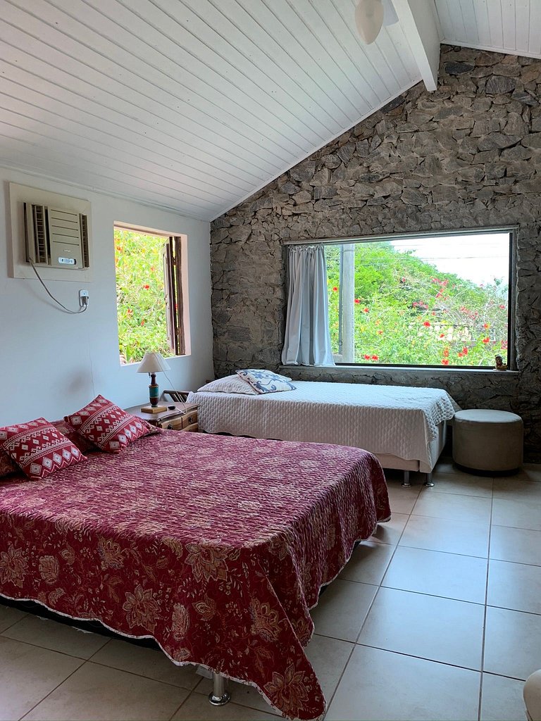 FI25 - Chalé charmoso com vista panorâmica da praia de Gerib