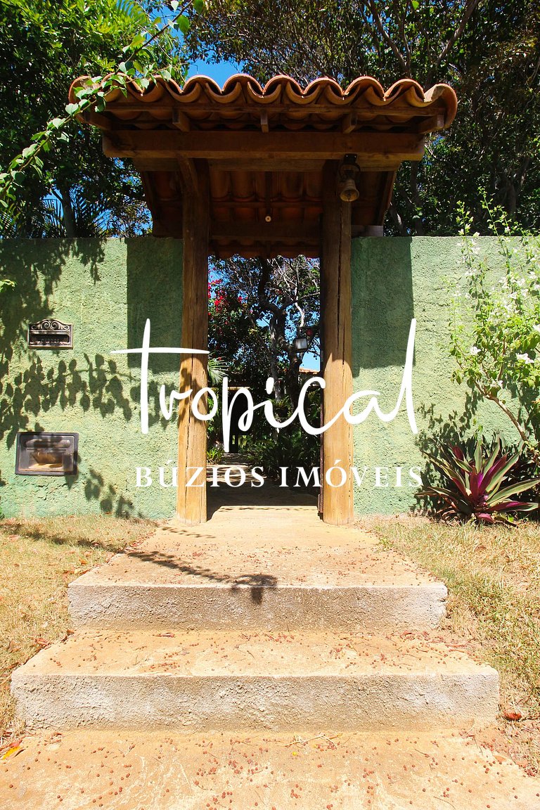 Casa à venda na Ferradura, próxima ao centro