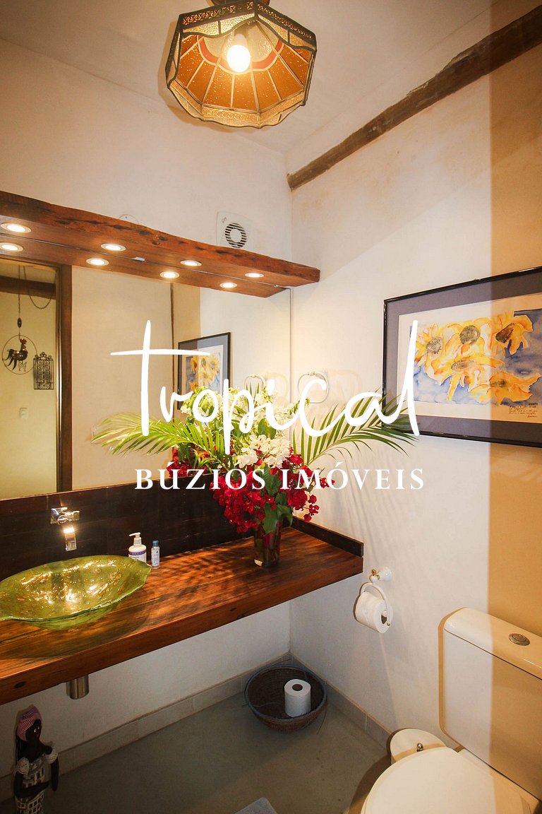 Casa à venda na Ferradura, próxima ao centro