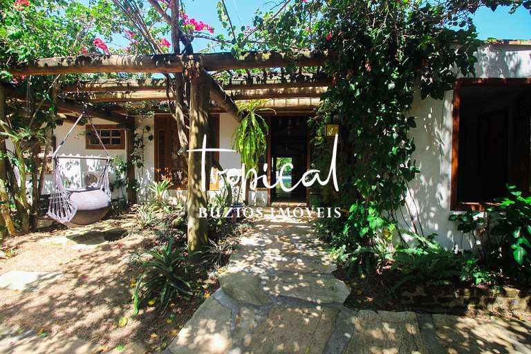 Casa à venda na Ferradura, próxima ao centro