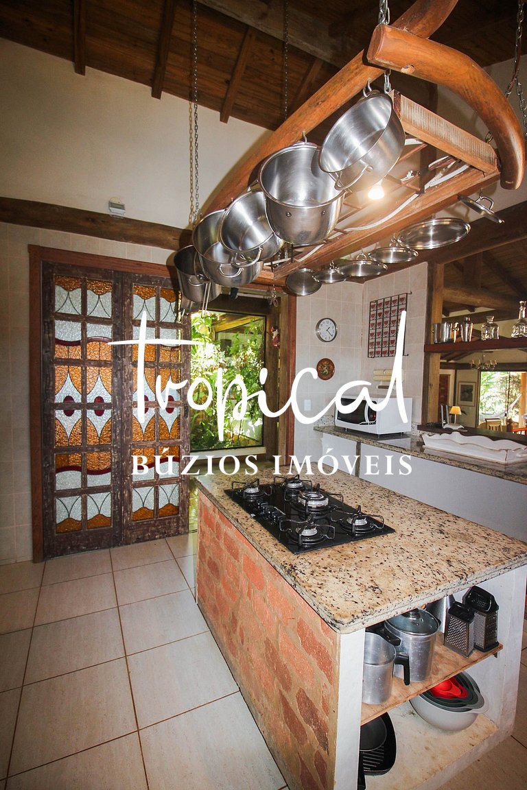 Casa à venda na Ferradura, próxima ao centro