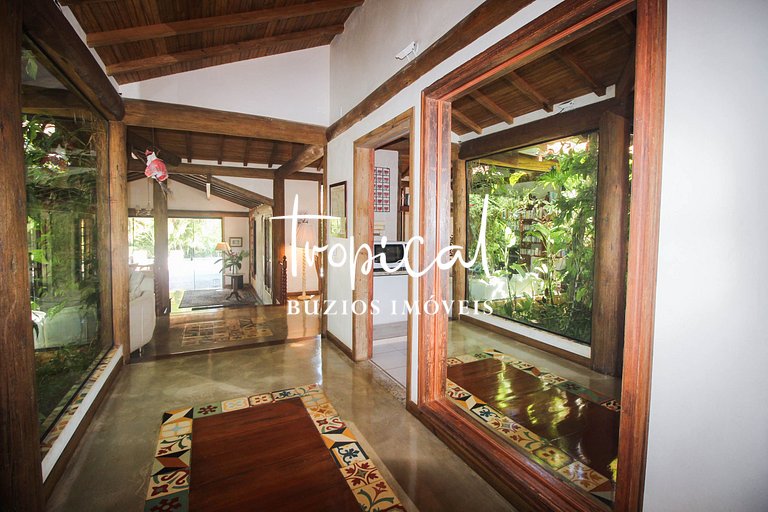 Casa à venda na Ferradura, próxima ao centro