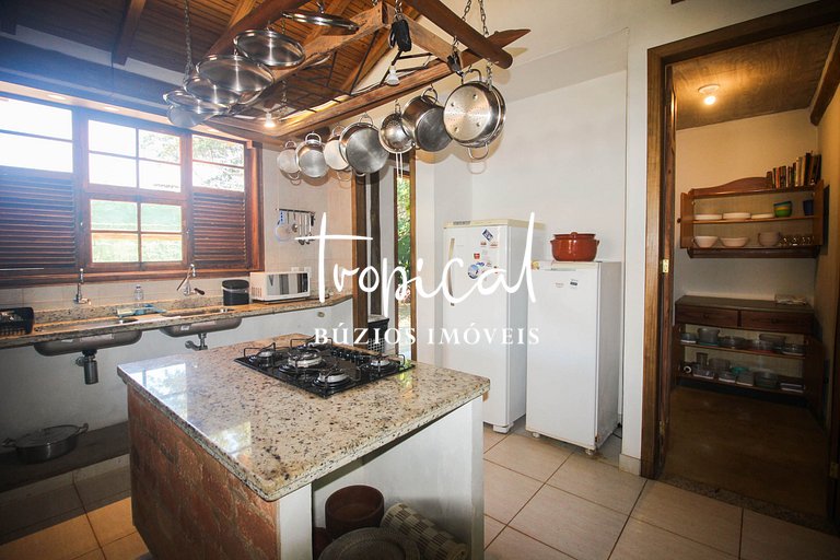 Casa à venda na Ferradura, próxima ao centro