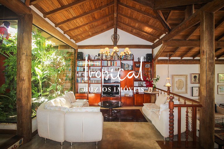 Casa à venda na Ferradura, próxima ao centro