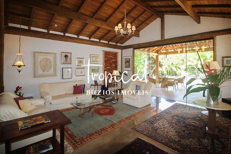 Casa à venda na Ferradura, próxima ao centro