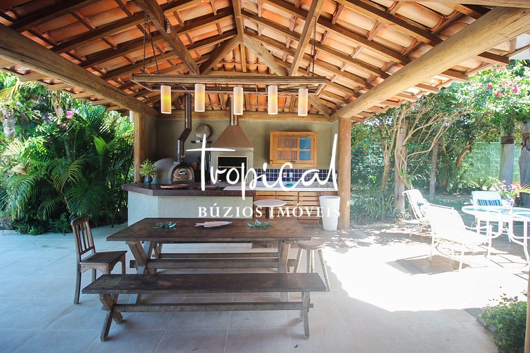 Casa à venda na Ferradura, próxima ao centro