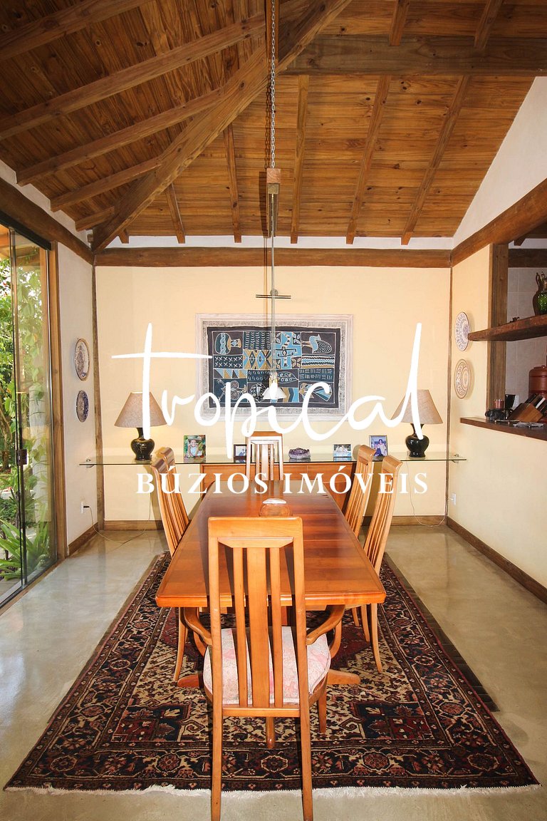 Casa à venda na Ferradura, próxima ao centro