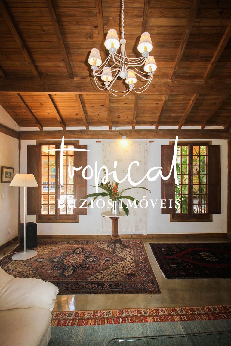 Casa à venda na Ferradura, próxima ao centro