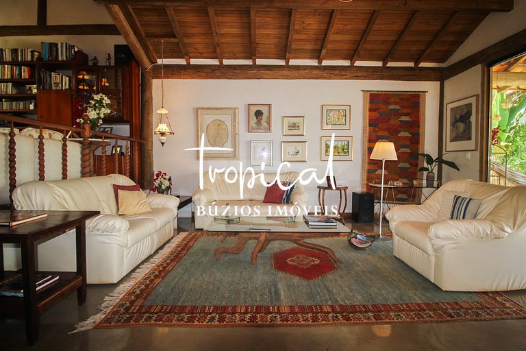 Casa à venda na Ferradura, próxima ao centro