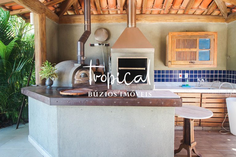 Casa à venda na Ferradura, próxima ao centro