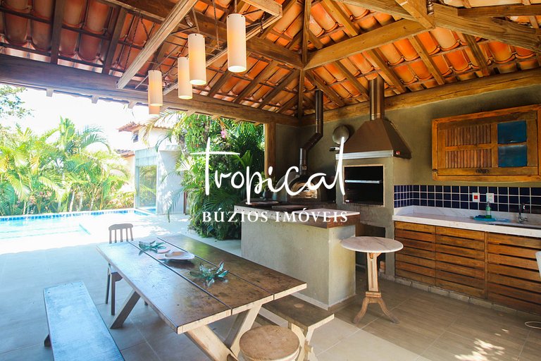 Casa à venda na Ferradura, próxima ao centro