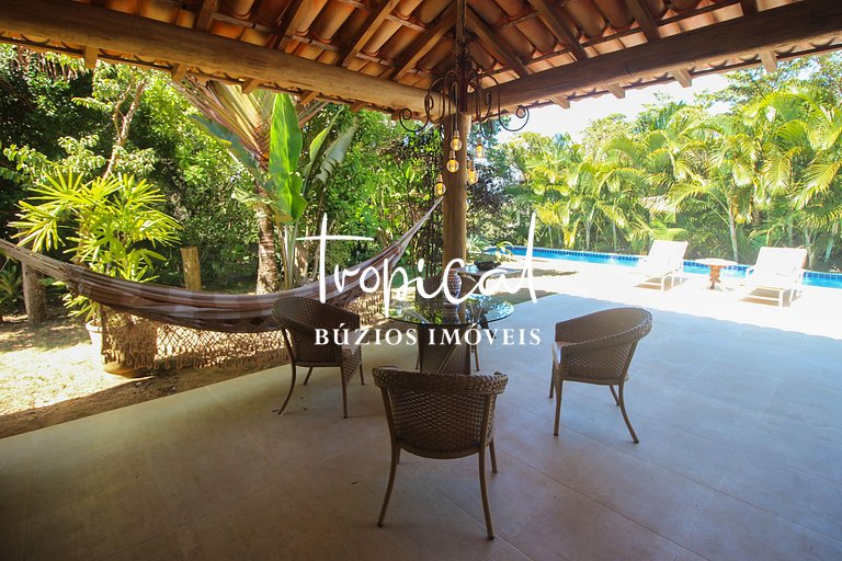 Casa à venda na Ferradura, próxima ao centro