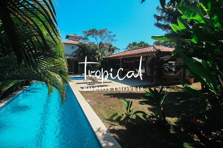 Casa à venda na Ferradura, próxima ao centro