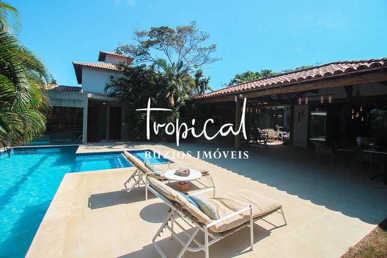 Casa à venda na Ferradura, próxima ao centro