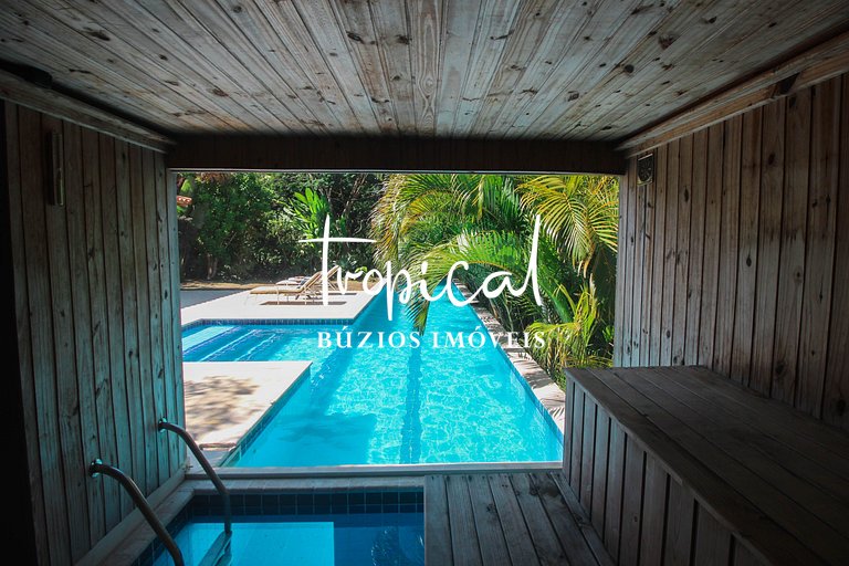 Casa à venda na Ferradura, próxima ao centro