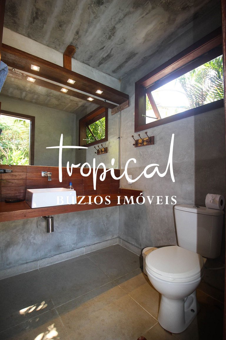 Casa à venda na Ferradura, próxima ao centro