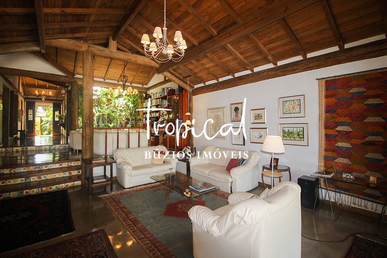 Casa à venda na Ferradura, próxima ao centro