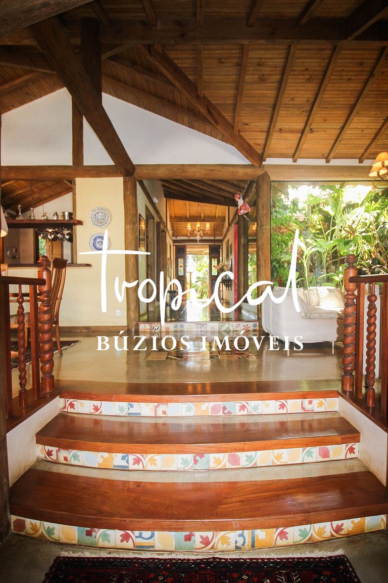 Casa à venda na Ferradura, próxima ao centro