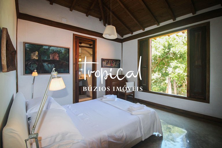 Casa à venda na Ferradura, próxima ao centro