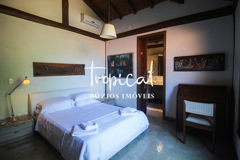 Casa à venda na Ferradura, próxima ao centro