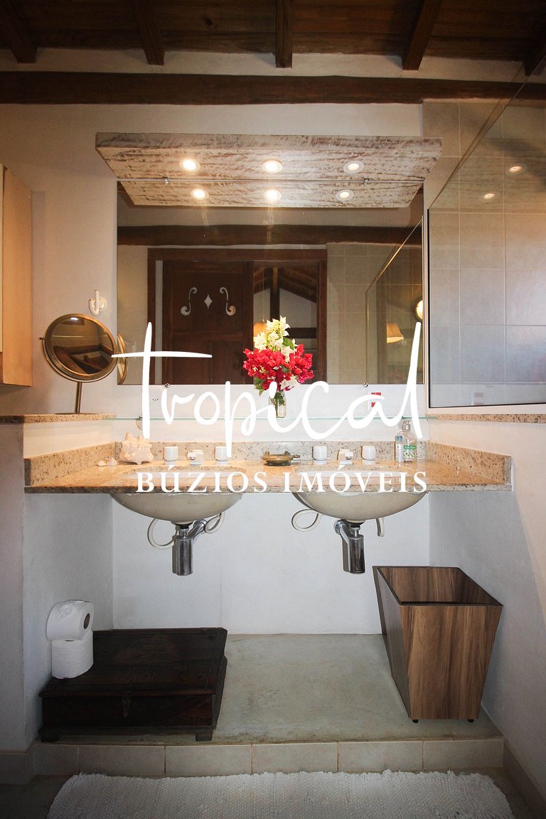 Casa à venda na Ferradura, próxima ao centro