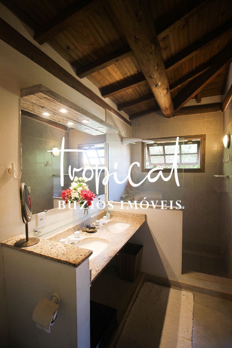 Casa à venda na Ferradura, próxima ao centro