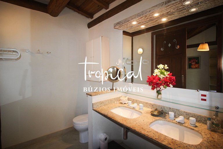 Casa à venda na Ferradura, próxima ao centro