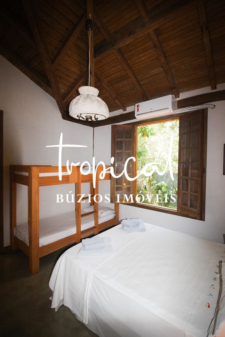 Casa à venda na Ferradura, próxima ao centro