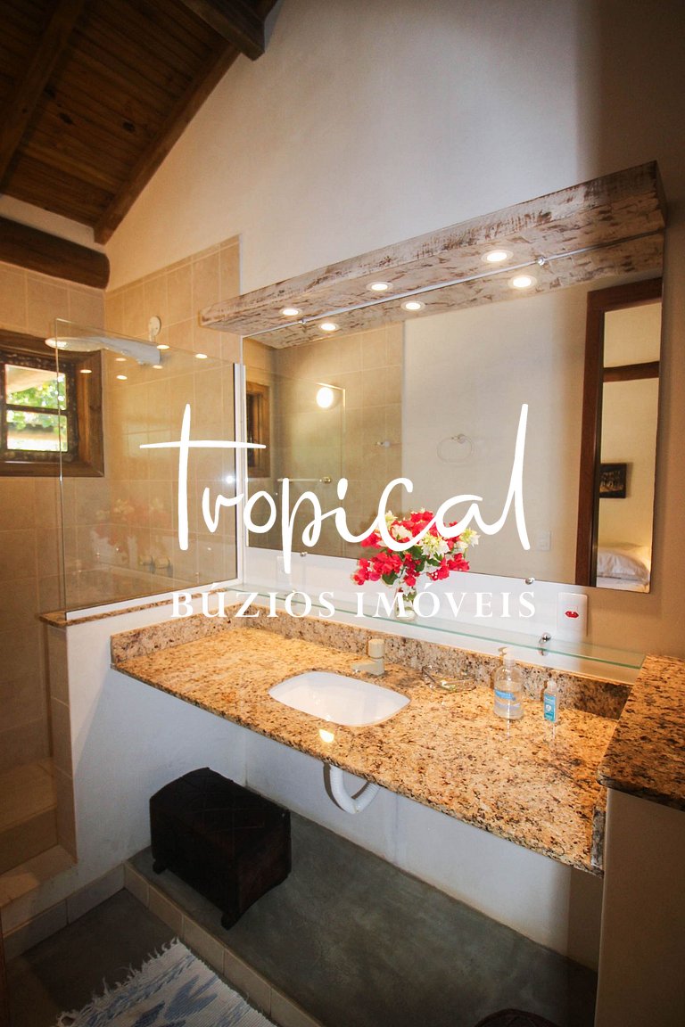 Casa à venda na Ferradura, próxima ao centro