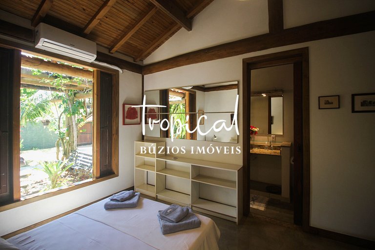 Casa à venda na Ferradura, próxima ao centro