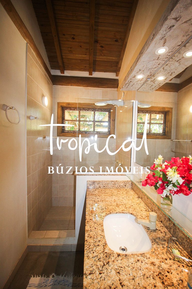 Casa à venda na Ferradura, próxima ao centro