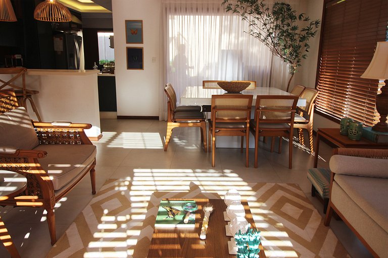 MG54 - Linda casa com piscina em condomínio