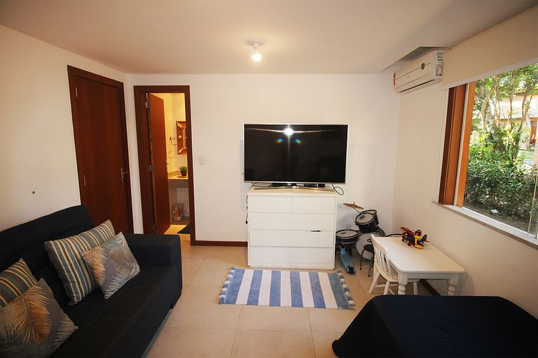 MG54 - Linda casa com piscina em condomínio