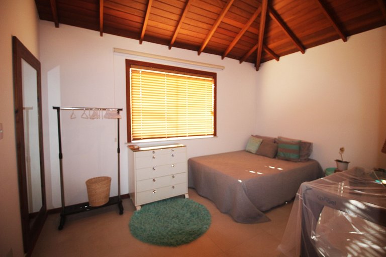 MG54 - Linda casa com piscina em condomínio