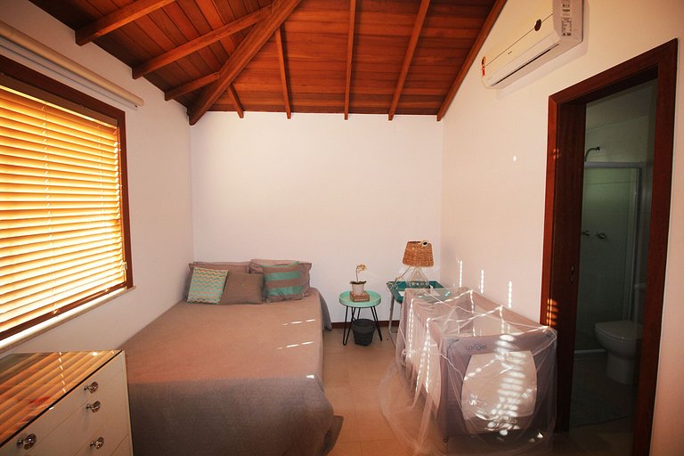 MG54 - Linda casa com piscina em condomínio