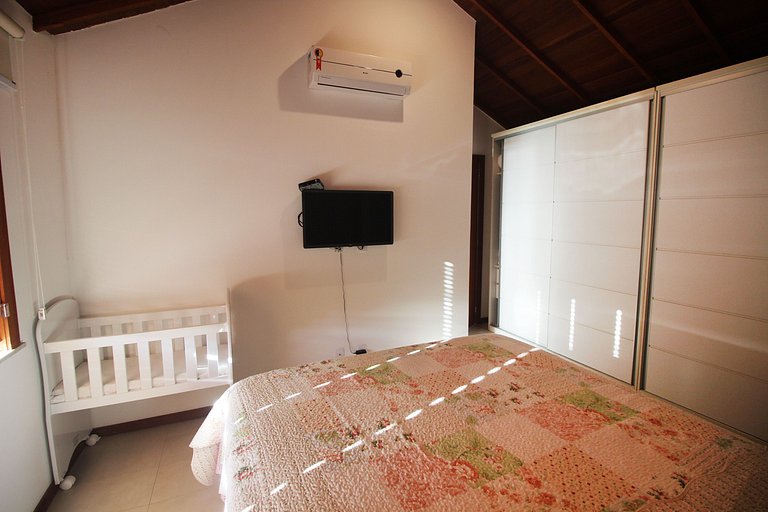 MG54 - Linda casa com piscina em condomínio
