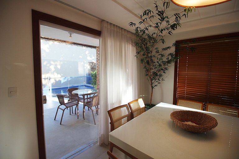 MG54 - Linda casa com piscina em condomínio
