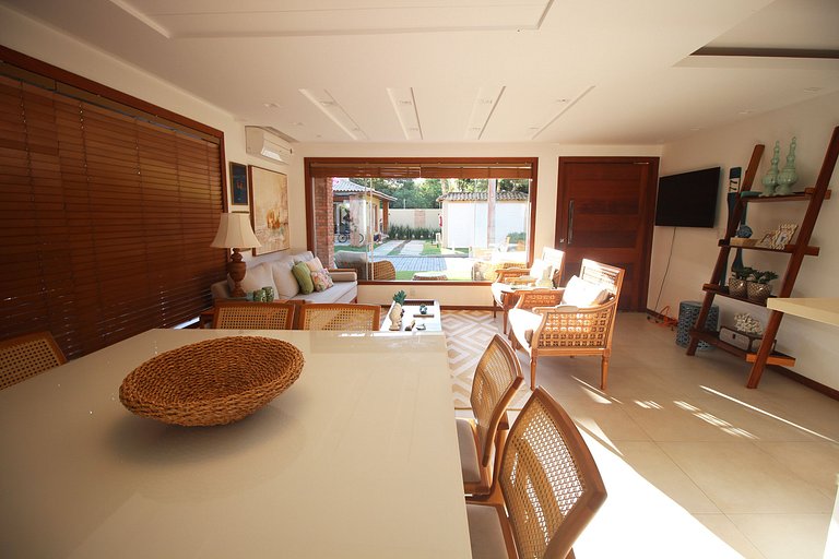 MG54 - Linda casa com piscina em condomínio