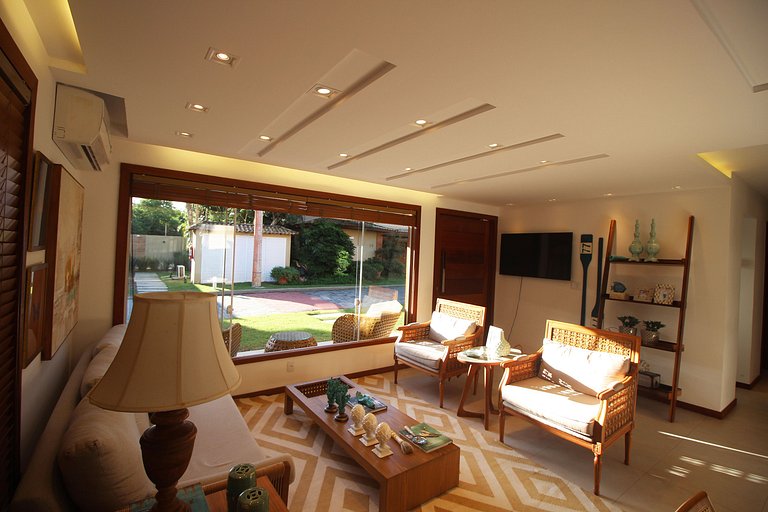 MG54 - Linda casa com piscina em condomínio