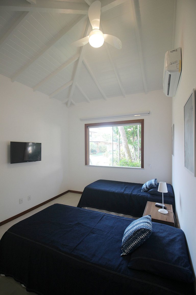 MG56 - Linda casa em condomínio em Manguinhos.